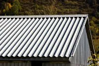 Vignette de l'article : La toiture avec couverture en bac acier ou tôle ondulée