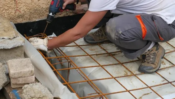 Fixation des treillis soudés avec la semelle filante