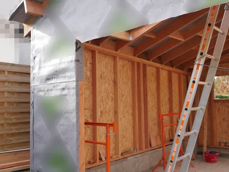 Pose des écrans de pare-pluie des murs